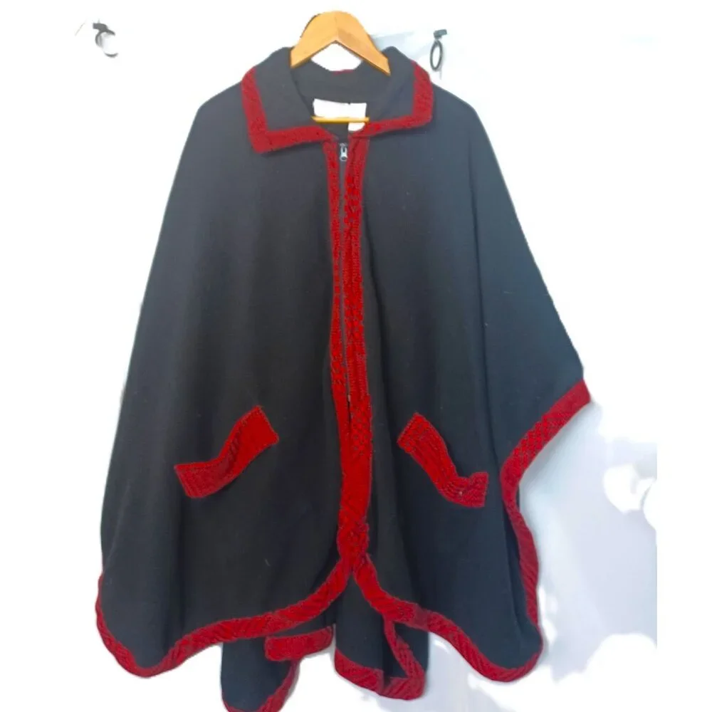 Vintage Le Moda Black & Red Knit Trim Cape With Pockets & Zip Closure - Picture 2 of 4